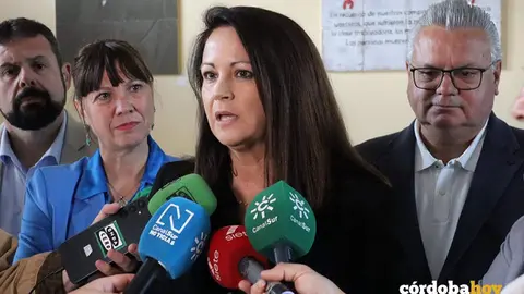 Silvia Mellado atiende a los medios en la sede de UGT C&oacute;rdoba, junto a otros candidatos de su partido por C&oacute;rdoba FOTO PSOE