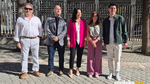 La secretaria general del PSOE de C&oacute;rdoba, Rafi Cresp&iacute;n (centro), en su visita a Lucena FOTO PSOE