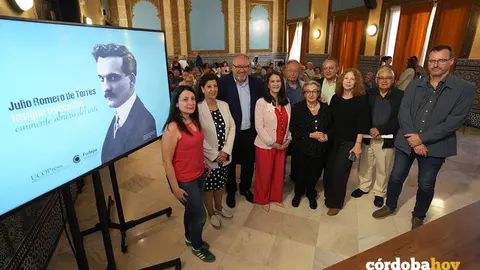 Foto de familia de la presentaci&oacute;n del libro 'Julio Romero de Torres. Insigne trabajador, eminente obrero del arte' FOTO UCO