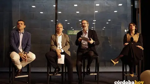 El vicesecretario de Pol&iacute;tica Auton&oacute;mica y Municipal y An&aacute;lisis Electoral del PP, El&iacute;as Bendodo, con el presidente del PP de C&oacute;rdoba, Adolfo Molina; la secretaria general, Araceli Cabello, y el candidato a elecciones del 17M y alcalde, Jos&eacute; Mar&iacute;a Bellido FOTO PP