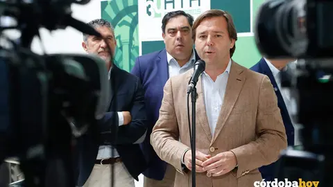 El director de campa&ntilde;a del PP-A, Antonio Repullo, atiende a los medios en C&oacute;rdoba en la sede cordobesa de ATA FOTO PP-A