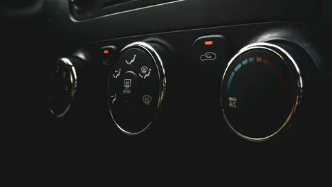 &iquest;C&oacute;mo funciona el aire acondicionado del coche? Funcionamiento, aver&iacute;as y piezas principales