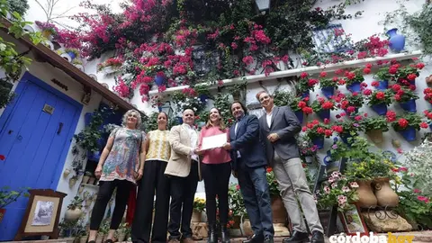 Premio del Imgema a la buganvilia del n&uacute;mero 7 de Calle Guzmanas FOTO AYUNTAMIENTO DE C&Oacute;RDOBA