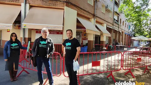 Miembros de la coalici&oacute;n Andalucistas en el barrio de Las Moreras FOTO ANDALUCISTAS