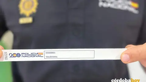 Pulsera identificativa para menores de la Polic&iacute;a Nacional para la Feria FOTO CNP