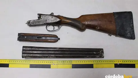 La escopeta recortada que utiliz&oacute; el presunto autor de los disparos en Rute FOTO GUARDIA CIVIL