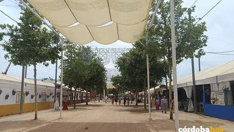 Una calle de la Feria de C&oacute;rdoba entoldada FOTO EUROPA PRESS