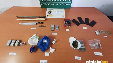 La Guardia Civil culminado una operaci&oacute;n en Pe&ntilde;arroya-Pueblonuevo con la detenci&oacute;n de cinco personas por tr&aacute;fico de drogas, organizaci&oacute;n criminal y defraudaci&oacute;n de fluido el&eacute;ctrico FOTO GUARDIA CIVIL