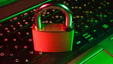Pol&iacute;tica BYOD y ciberseguridad: &iquest;c&oacute;mo proteger tus dispositivos sin renunciar a la flexibilidad?