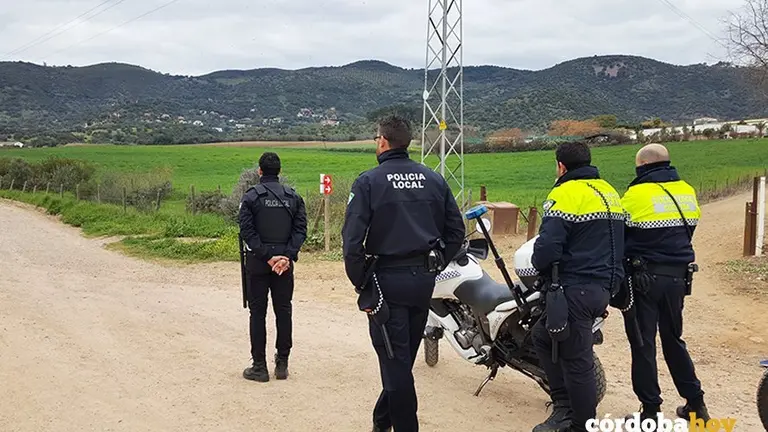 Polic&iacute;a Local de C&oacute;rdoba en labores de control de una prueba deportiva