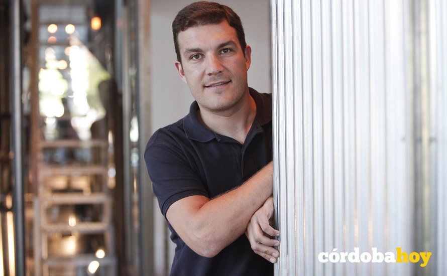CORDOBA. 31/05/2016. ENTREVISTA A EDUARDO SANCHEZ EN LA CERVECERIA CALIFA. FOTO: ROLDAN SERRANO. CORDOBA HOY.