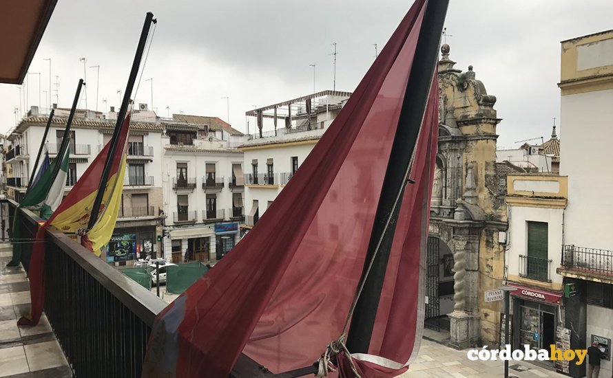 banderas ayuntamiento media asta ocaña