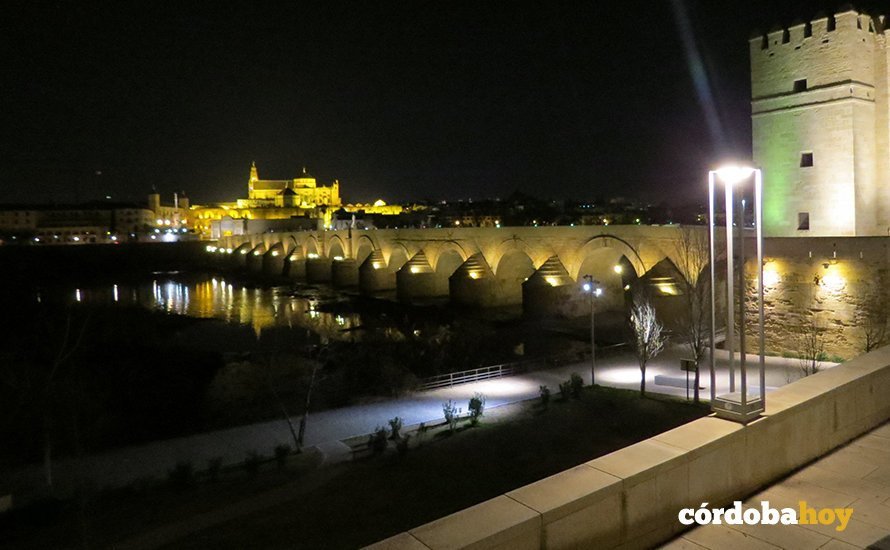 mezquita calahorra puente romano noche iluminacion