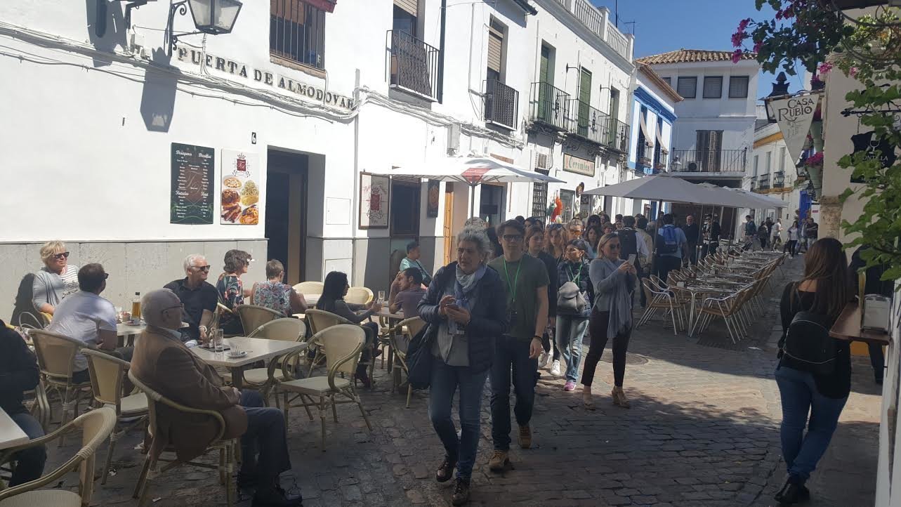 Veladores en la Puerta de Almodóvar