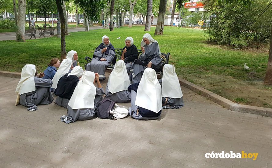 monjas en el parque