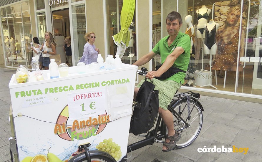 fruta cortada bicicleta puesto trabajo calor profesion