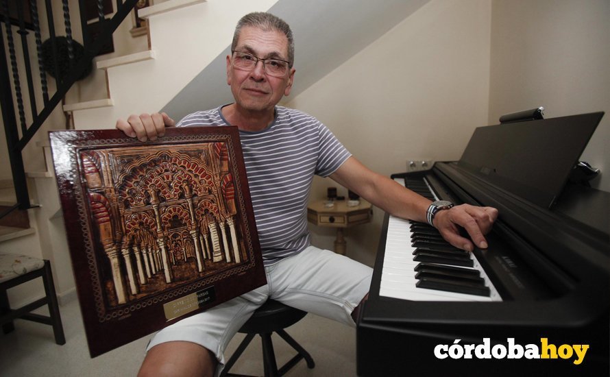 CORDOBA. 01/08/2017. ENTREVISTA A MIGUEL AMATE AUTOR DEL CARNAVAL. FOTO: ROLDAN SERRANO. CORDOBA HOY.