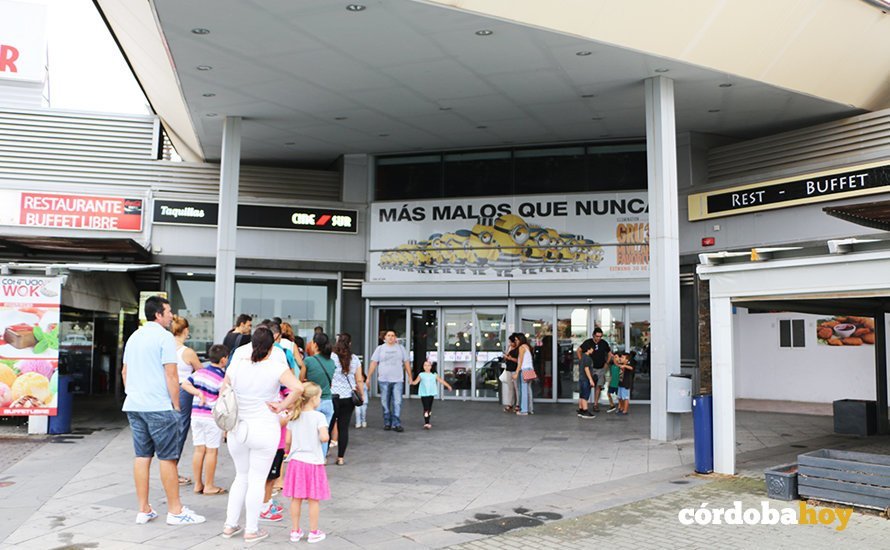 Cine Sur colas para taquilla