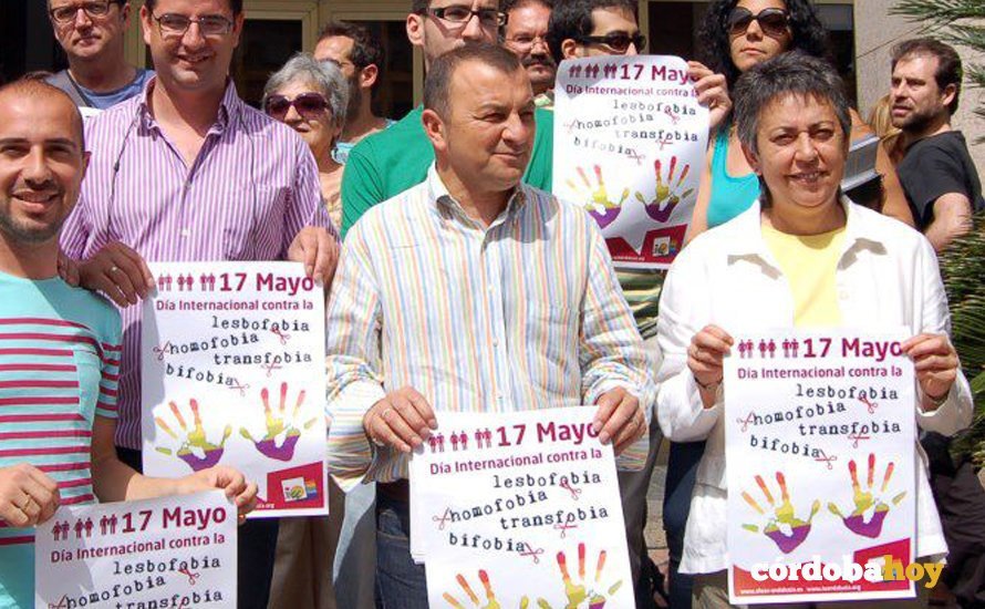 Paco Tejada, junto a Pedro García y Pepa Contreras, en un acto como concejal de IU