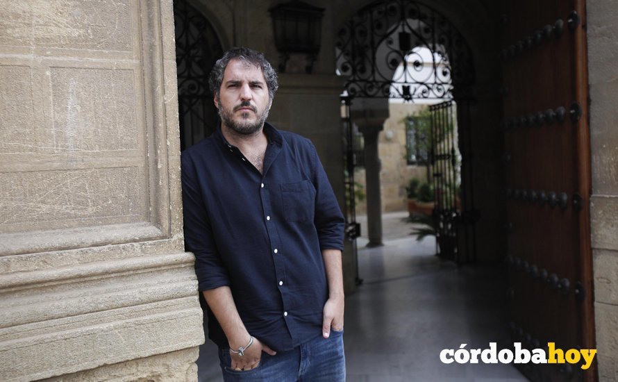 CORDOBA. 27/09/2017. ENTREVISTA A ANTONIO AGREDANO DIRECTOR LITERARIO DEL FESTIVAL COSMOPOETICA 2017 EN ORIVE. FOTO: ROLDAN SERRANO. CORDOBA HOY.