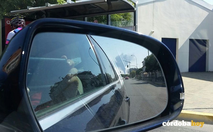 El incendio captado desde un retrovisor