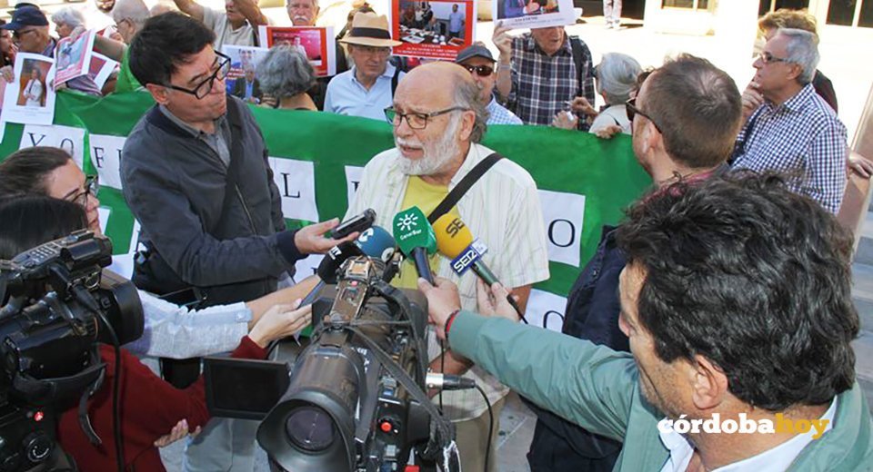 Plataforma Córdoba Aire limpio a las puertas del Ayuntamiento 1