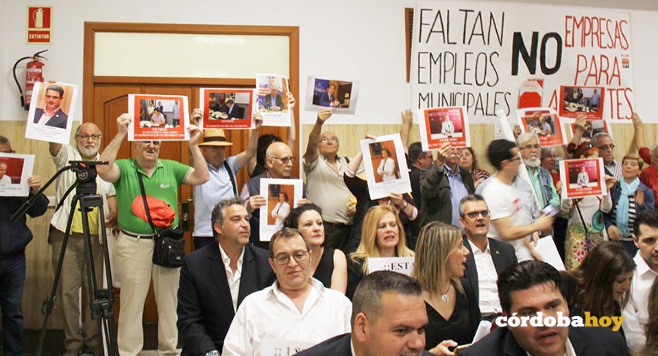 Plataforma Córdoba Aire limpio a las puertas del Ayuntamiento 4