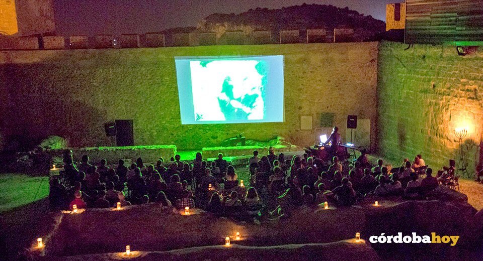 Proyección de películas en el Castillo de Iznájar