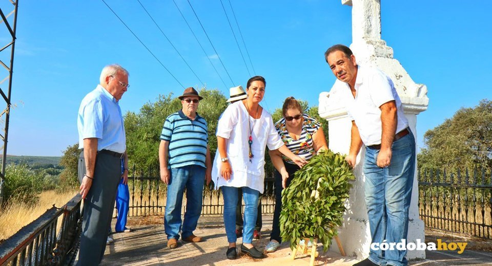 La alcaldesa homenajea a los caídos en la Batalla de Alcolea