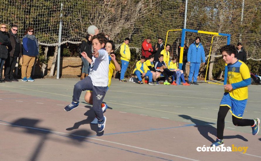 Niños y niñas participantes en el I Torneo de Reyes Decorséneca 1