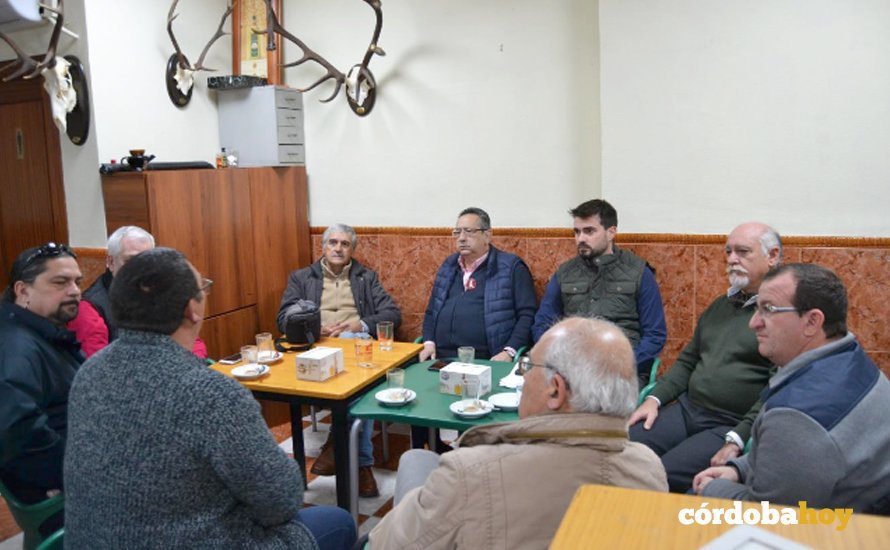 Reunión mant enida entre los miembros de AxC  y los representantes del sector