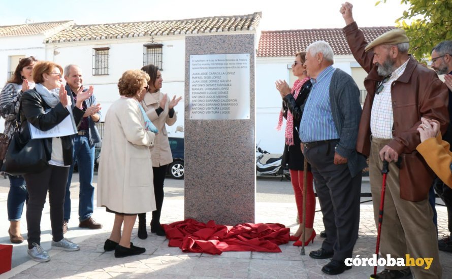Monolito en honbor de las víctimas del franquismo en Santa Cruz