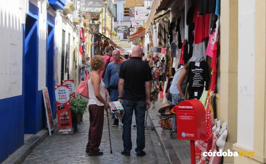 Turistas en la zona Patrimonio de la Humanidad de Córdoba