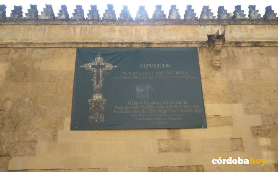 Cartel colocado en la Mezquita