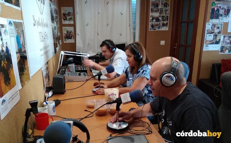 Un momento de un programa de Intimidad Radio en directo