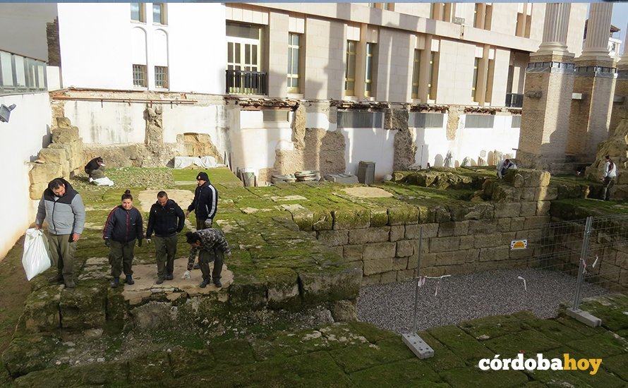 Labores de limpieza del templo romano 2