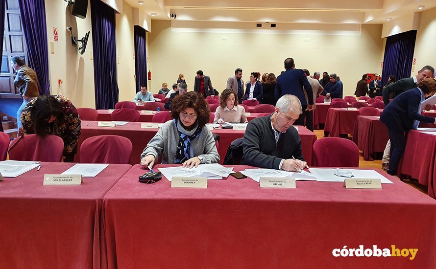 Firma de los convenios para ayuda a domicilio en la Diputación 1