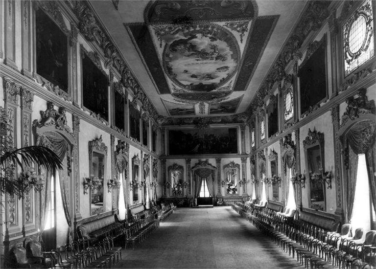 Salón de baile del Círculo de la Amistad en una foto de 1910. ARCHIVO MUNICIPAL