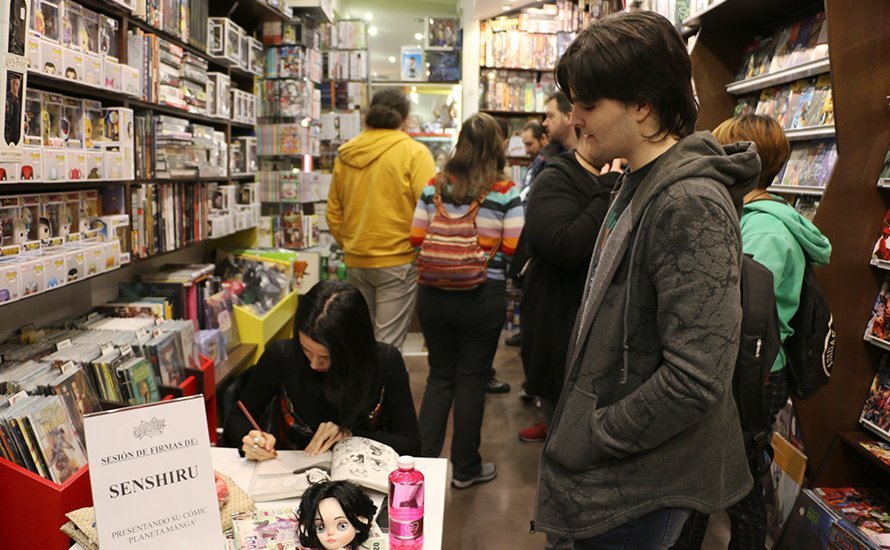 Firma de Planeta Manga en Crash Cómic