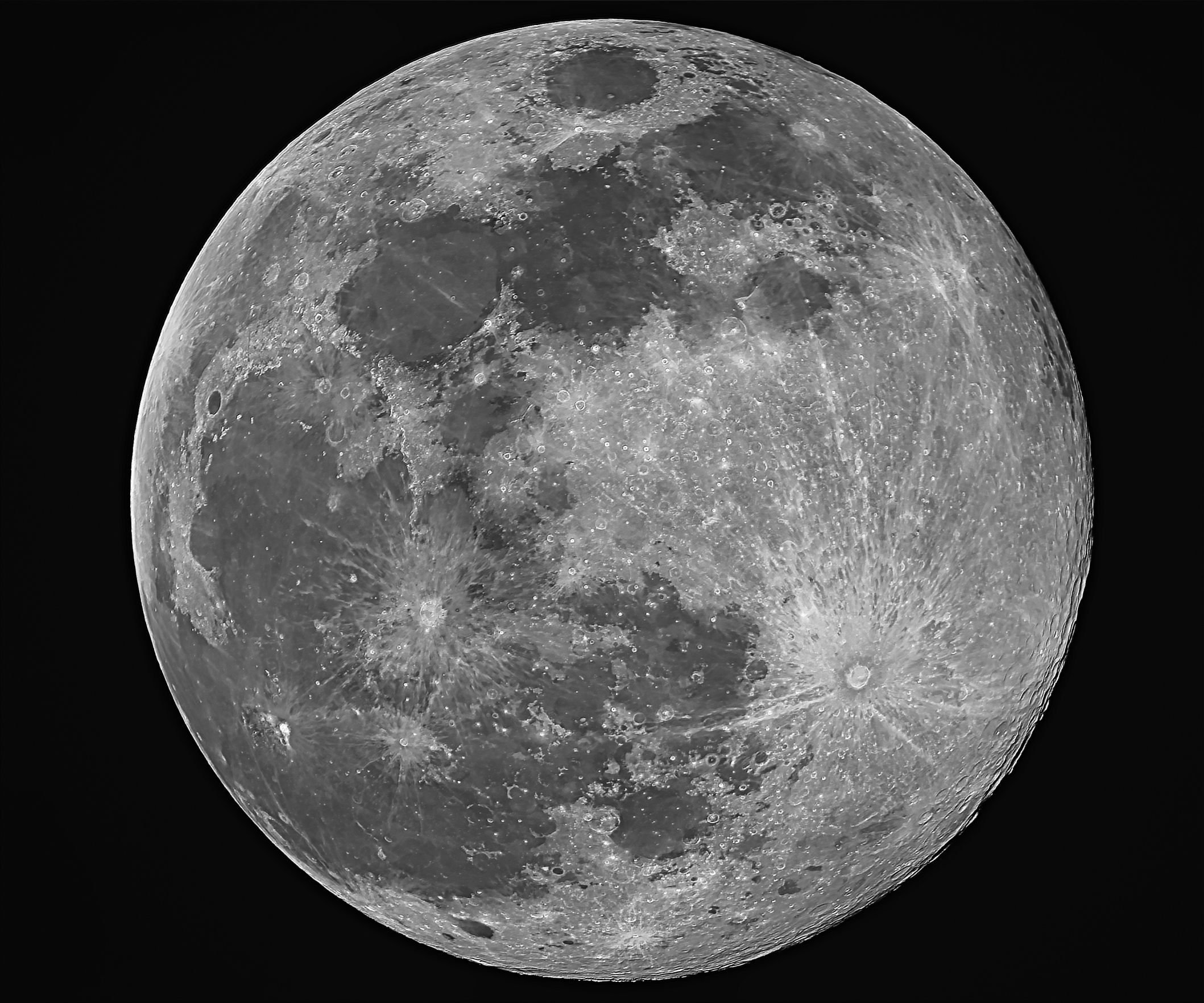 Superluna captada en Los Pedroches en abril de 2020