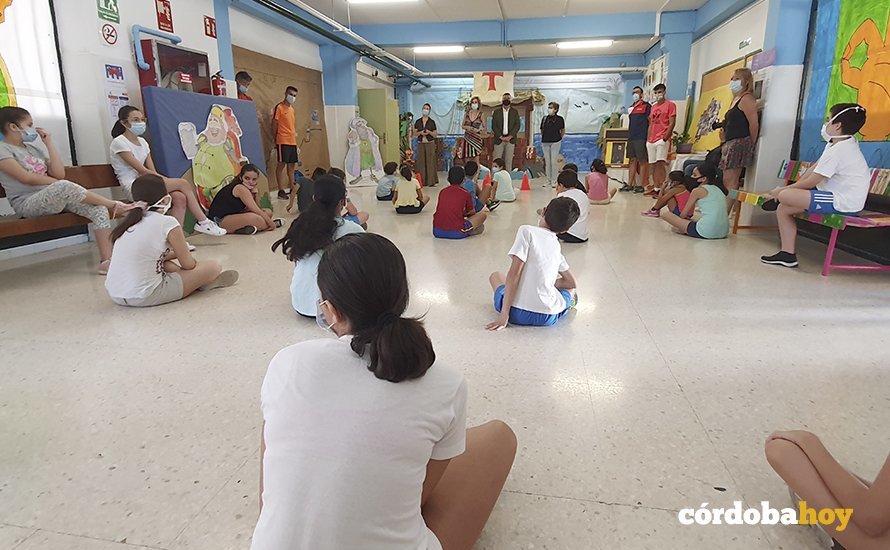 Visita de Inmaculada Troncoso al CEIP Obispo Osio 1