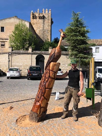 La escultura, un pavo real, de Beni Hidalgo