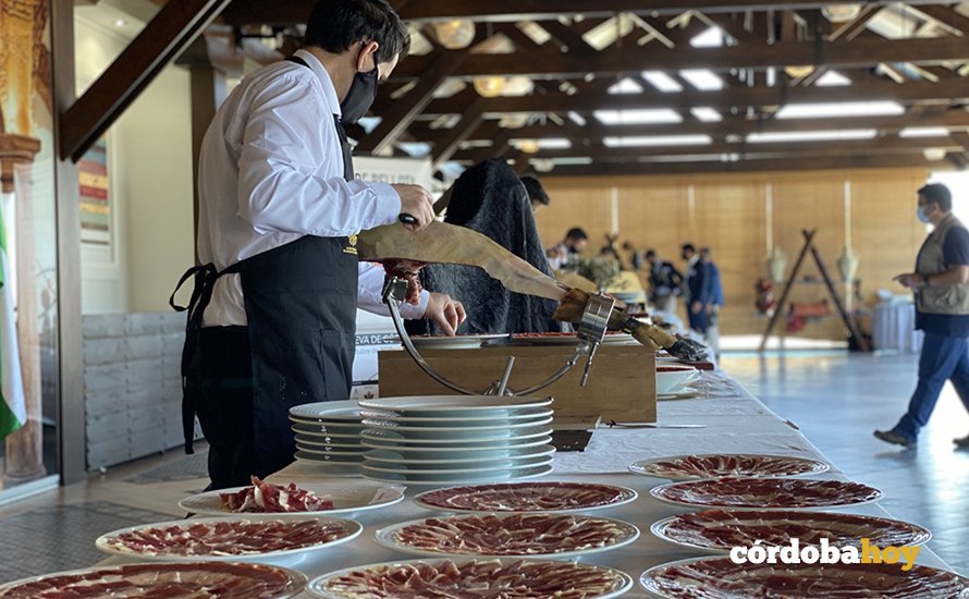 Concurso de cortadores de jamón en Villanueva 2020