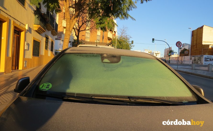 Coche lleno de escarcha