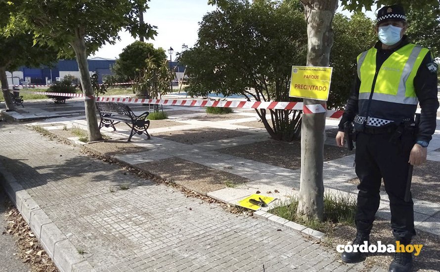 Precintado de un parque en Hornachuelos