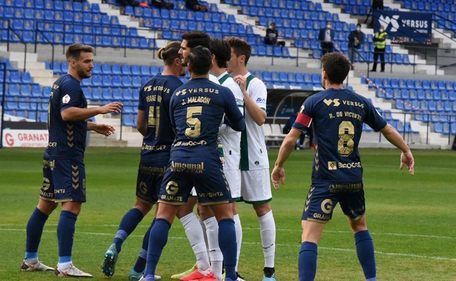 Un lance del partico entre el UCAM Murcia y el Córdoba CF