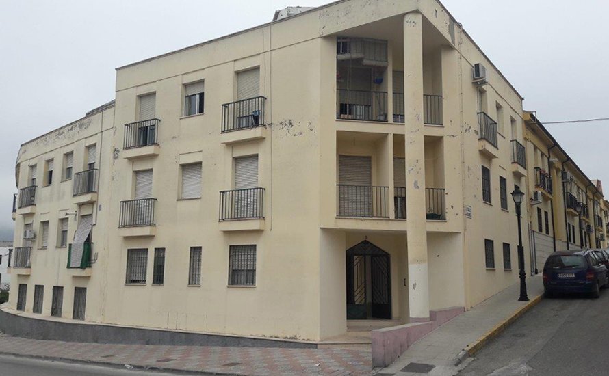 Entrada a viviendas de Priego
