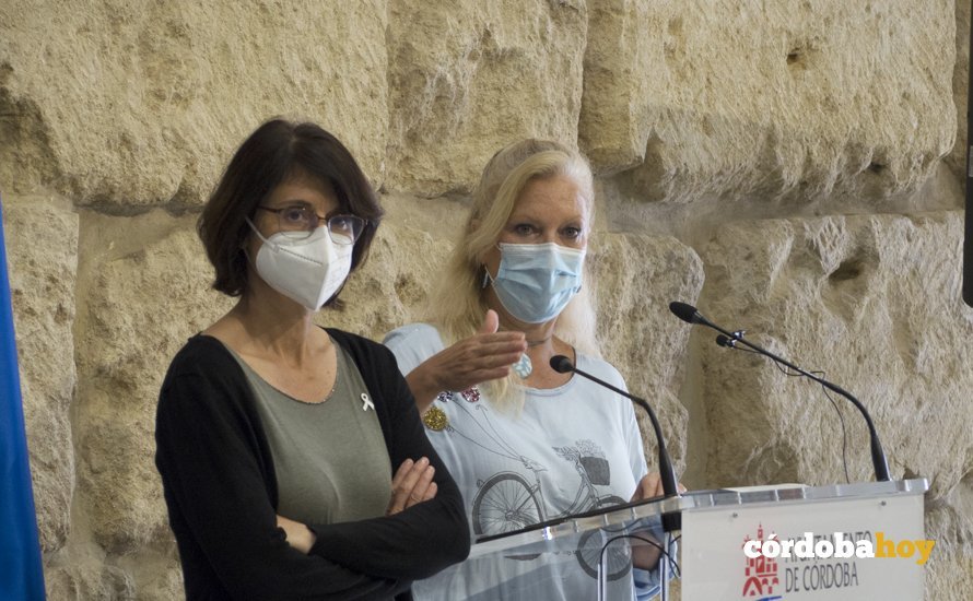 Amparo Pernichi y Cristina Pedrajas FOTO MARÍA NIETO