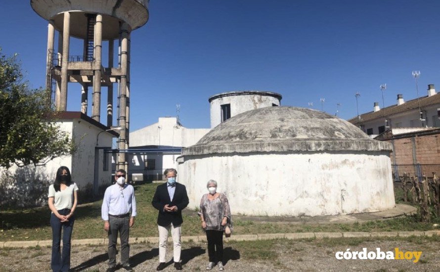 Salvador Fuentes en la parcela de Villarrubia donde irá el centro médico