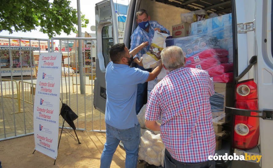 Descarga del camión de alimentos en Vive Park